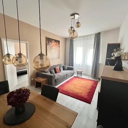 Ursula Trendy Apartment