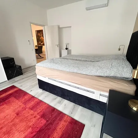 Ursula Trendy Apartment *